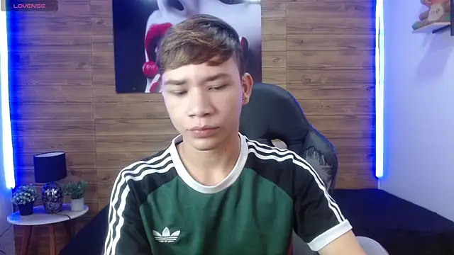 Snapshot of nathanclay chatting on 05/15/26, 12:34 nathanclay online show from 05/15/26, 12:34