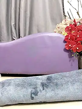 Jess-Thuy online show from 10/18/25, 02:18