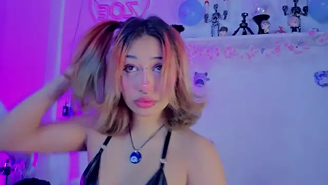 zoelight18 online show from 12/05/25, 07:32