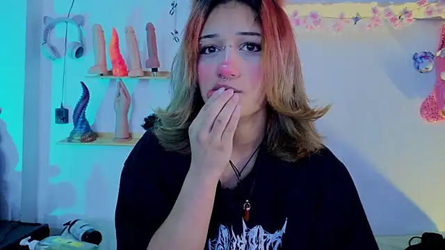 zoelight18 online show from 12/14/25, 07:40