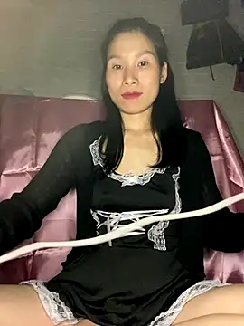 Snapshot of MinHiNi chatting on 11/17/25, 04:13 MinHiNi online show from 11/17/25, 04:13