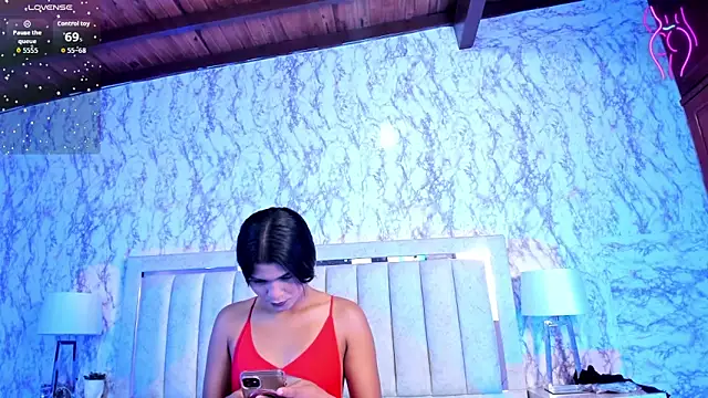 AlaiaMoretti online show from 09/24/25, 05:44