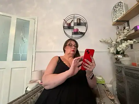Snapshot of BuxomKitty_BBW chatting on 07/01/26, 11:45 BuxomKitty BBW online show from 07/01/26, 11:45