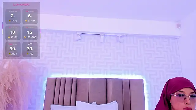 naishaa  online show from 04/07/26, 06:30