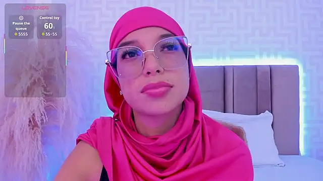 naishaa  online show from 04/18/26, 07:07