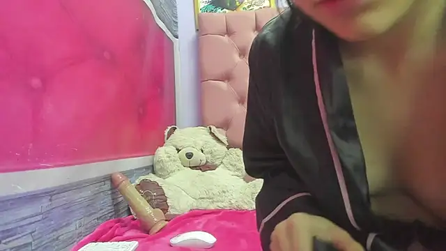 Snapshot of bellaseduzione chatting on 01/17/26, 02:55 bellaseduzione online show from 01/17/26, 02:55