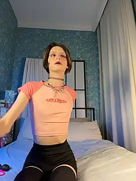 madi snow online show from 11/26/25, 12:17