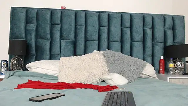 Emma Foxi online show from 11/20/25, 08:52