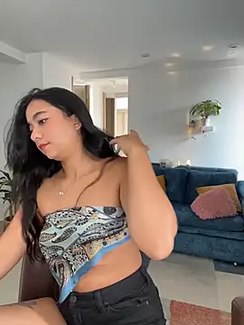 Lily June online show from 10/16/25, 01:34