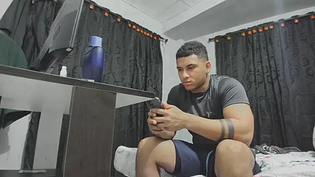 Snapshot of evan_hardy chatting on 09/09/25, 02:22 evan hardy online show from 09/09/25, 02:22