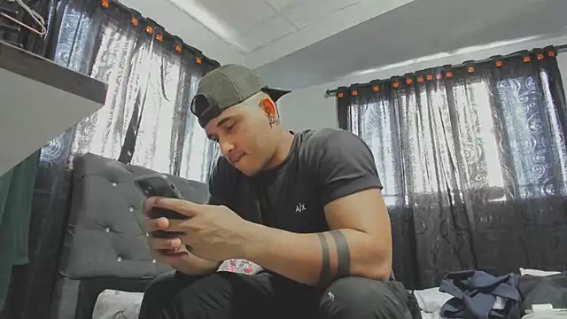 Snapshot of evan_hardy chatting on 09/11/25, 07:03 evan hardy online show from 09/11/25, 07:03