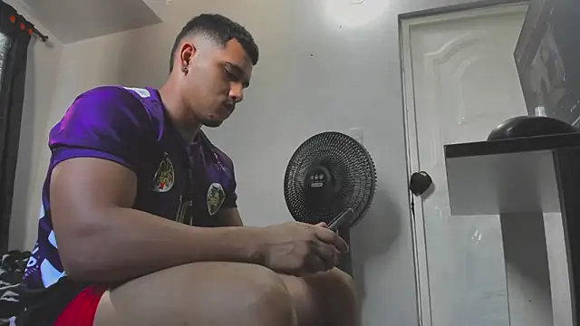 Snapshot of evan_hardy chatting on 09/12/25, 09:15 evan hardy online show from 09/12/25, 09:15