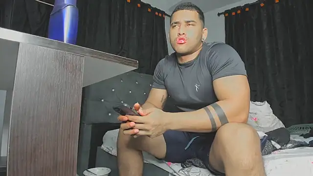 Snapshot of evan_hardy chatting on 09/23/25, 02:47 evan hardy online show from 09/23/25, 02:47