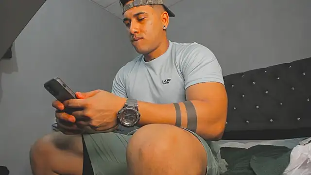 Snapshot of evan_hardy chatting on 10/17/25, 02:59 evan hardy online show from 10/17/25, 02:59