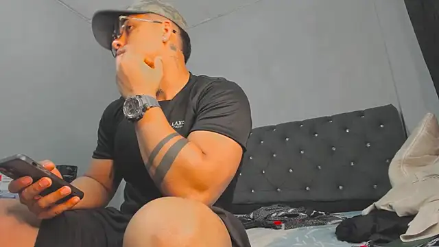 Snapshot of evan_hardy chatting on 10/20/25, 03:07 evan hardy online show from 10/20/25, 03:07