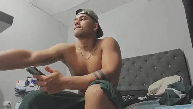 Snapshot of evan_hardy chatting on 10/22/25, 03:51 evan hardy online show from 10/22/25, 03:51