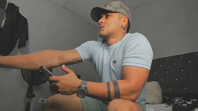 Snapshot of evan_hardy chatting on 10/31/25, 02:56 evan hardy online show from 10/31/25, 02:56