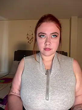 Snapshot of maddy_Bloomm chatting on 02/12/26, 04:46 maddy Bloomm online show from 02/12/26, 04:46