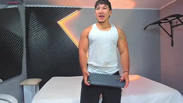 Horny nick18 online show from 04/17/26, 12:30