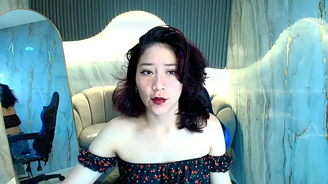 valentina r  online show from 11/26/25, 03:40