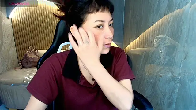 valentina r  online show from 04/19/26, 03:06