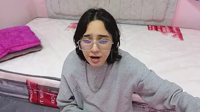 katalinathxandbritney1 online show from 09/14/25, 09:58