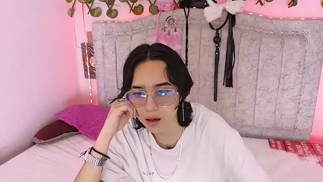 katalinathxandbritney1 online show from 09/17/25, 05:58