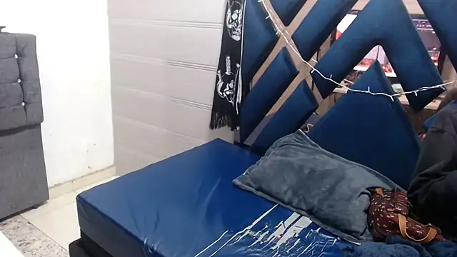 katalinathxandbritney1 online show from 01/15/26, 02:05