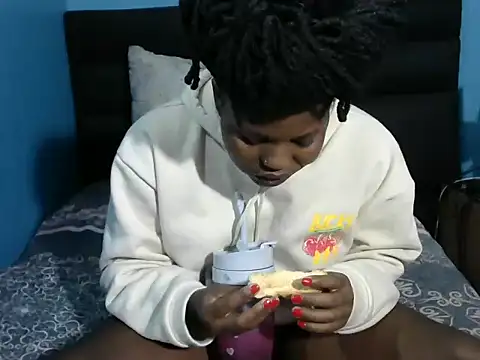 SweetHoney21  online show from 02/17/26, 12:01