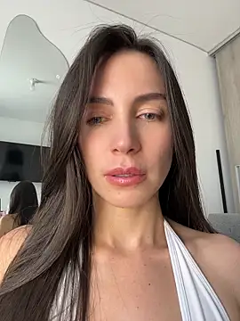 karinasantos  online show from 07/18/26, 04:00
