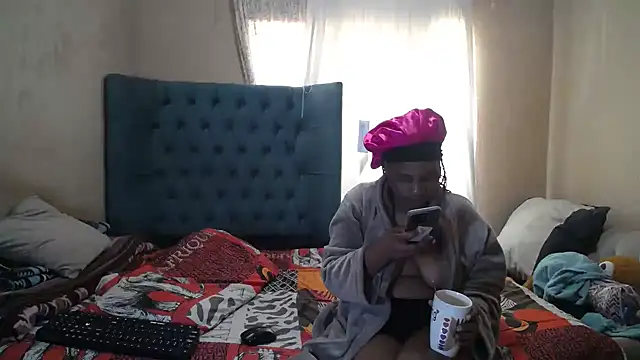 Snapshot of EbonyEssence chatting on 04/27/26, 10:35 EbonyEssence online show from 04/27/26, 10:35