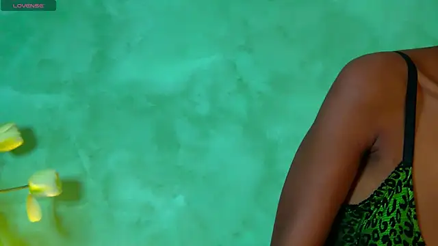 Izzie Sugar online show from 10/15/25, 07:03