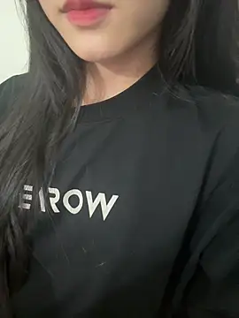 Snapshot of Desi_sara chatting on 09/26/25, 03:49 Desi sara online show from 09/26/25, 03:49