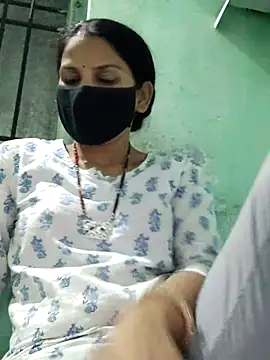 Snapshot of poojam93 chatting on 09/11/25, 01:44 poojam93 online show from 09/11/25, 01:44