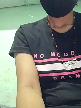 Snapshot of poojam93 chatting on 09/22/25, 01:35 poojam93 online show from 09/22/25, 01:35