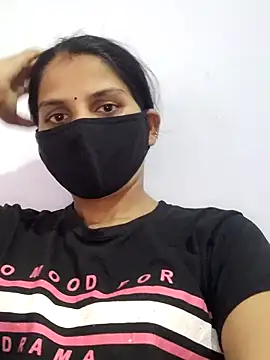 Snapshot of poojam93 chatting on 09/28/25, 11:37 poojam93 online show from 09/28/25, 11:37