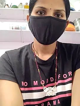 Snapshot of poojam93 chatting on 09/30/25, 01:32 poojam93 online show from 09/30/25, 01:32