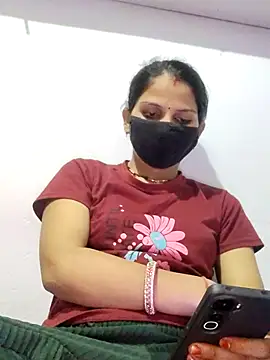 Snapshot of poojam93 chatting on 10/27/25, 02:10 poojam93 online show from 10/27/25, 02:10