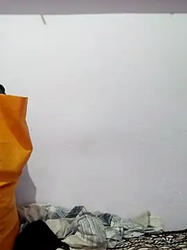 Snapshot of poojam93 chatting on 10/28/25, 03:43 poojam93 online show from 10/28/25, 03:43