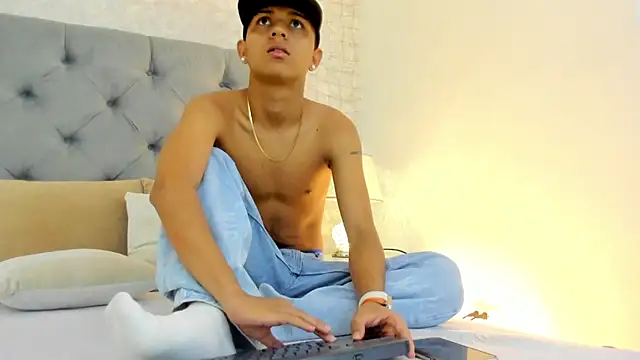 Snapshot of Lucien_Gray_ chatting on 12/02/25, 03:40 Lucien Gray online show from 12/02/25, 03:40