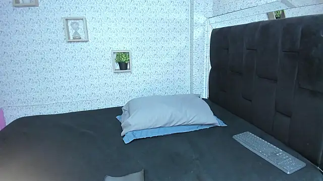 lisa logan online show from 02/15/26, 03:58