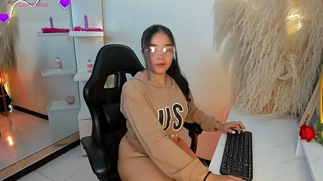 Snapshot of CamiJones chatting on 09/22/25, 12:40 CamiJones online show from 09/22/25, 12:40