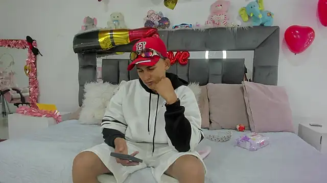 Jade rey  online show from 02/12/26, 01:44