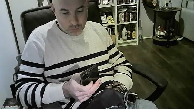 Snapshot of Chrisprngr chatting on 04/07/26, 04:51 Chrisprngr online show from 04/07/26, 04:51