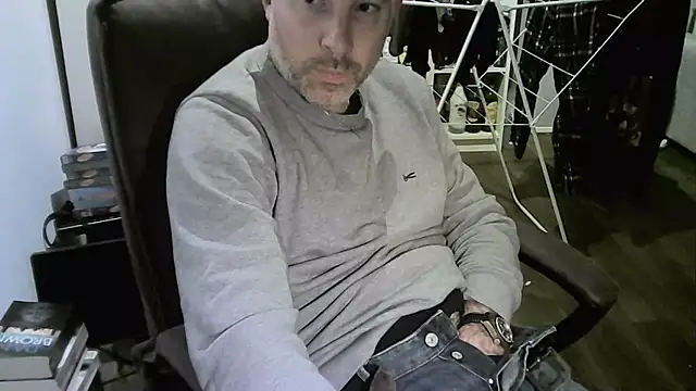 Snapshot of Chrisprngr chatting on 05/13/26, 04:15 Chrisprngr online show from 05/13/26, 04:15