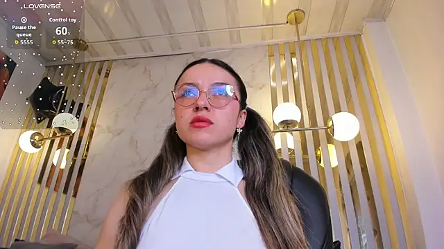 Snapshot of Ariagh_ chatting on 11/21/25, 07:34 Ariagh online show from 11/21/25, 07:34