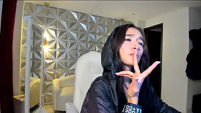 Snapshot of hellen_tease chatting on 04/21/26, 12:55 hellen tease online show from 04/21/26, 12:55