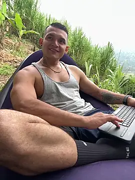 Marco Vega online show from 10/10/25, 05:12