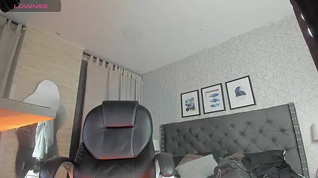 sweet  vanessa1 online show from 10/14/25, 12:00