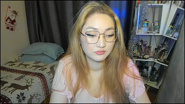 lyra x online show from 12/17/25, 01:44